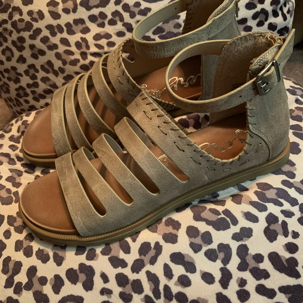 Very G Gladiator Sandals Size 8 1/2
